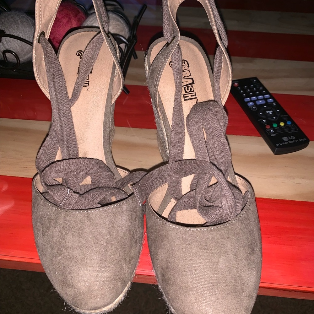Shoes - Picture 2 of 6